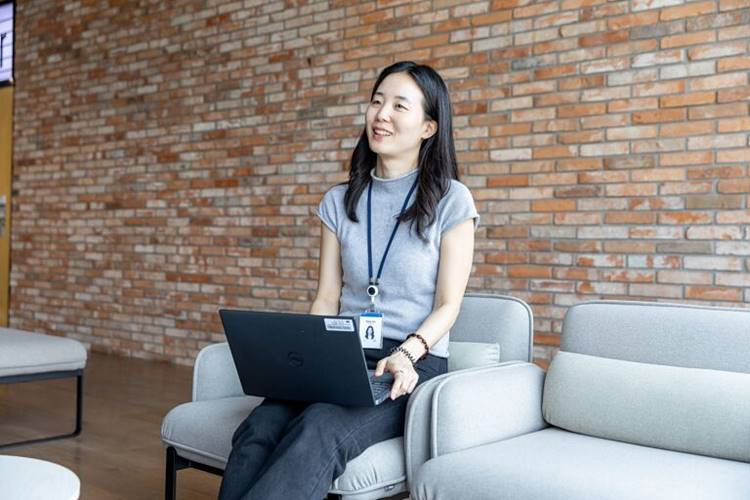 [쿠팡 이미지2] CFDP를 통해 쿠팡에 입사, 배송 관련 지표를 분석하고 관리하는 역할을 수행하고 있는 구현지 씨.jpg