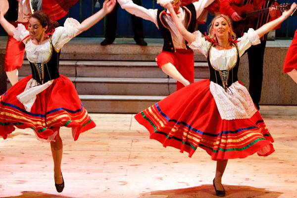 Tarantella-dance-2_italycreative-600x400.jpg