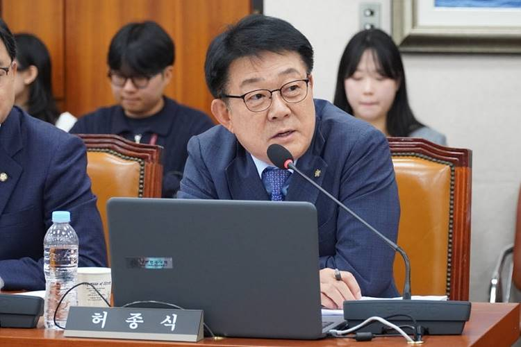허종식_의원님_질의사진.jpg