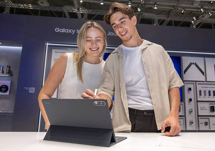 7._갤럭시_탭S11_울트라_현장사진 (1).jpg