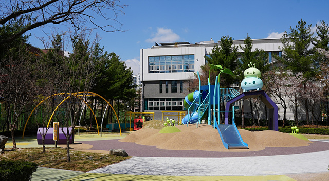 [넥슨] 단풍잎 놀이터 2호 전경 (1).jpg