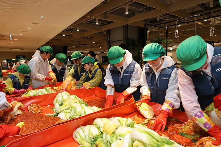 [컴투스[ 사진자료 - 컴투스 김장 나눔 봉사활동 진행 현장 (1).jpg