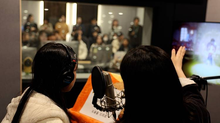 넥슨게임즈 영케어러 [사진자료 1] 사운드 스튜디오 체험.jpg