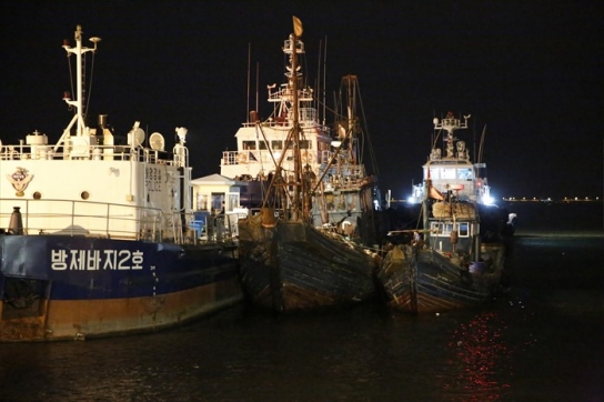 불법 중국어선, 해양경찰 고속단정 공격해 침몰시켜