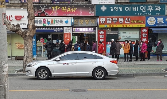 마스크 공급 차질로 화난 민심, 청와대도 긴장했다