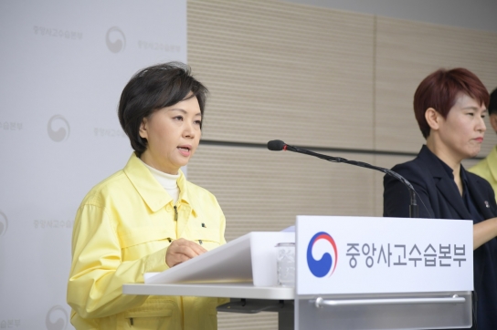 마스크 공급 놓고 '엇박자'낸 정부, 시민은 여전히 분통