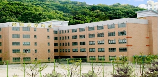 롯데월드 다녀온 A고 고3 확진에 750여명 전수조사 나서