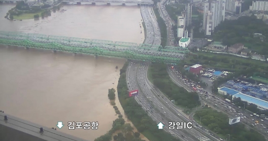 올림픽대로·강변북로 곳곳 침수...일부구간 통제