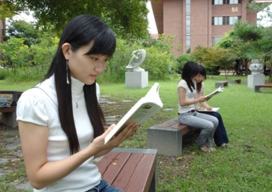 휴가철 맞은 독자들 문학 대신 경영서 ‘돈의속성’ 선택