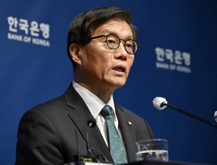 금통위 동결 속 드러난 ‘인하 시그널’…부동산·한미 금리차가 변수