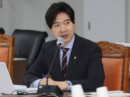 창고에 쌓인 마스크 1,800만장…유통기한 임박 ‘폐기 위기’