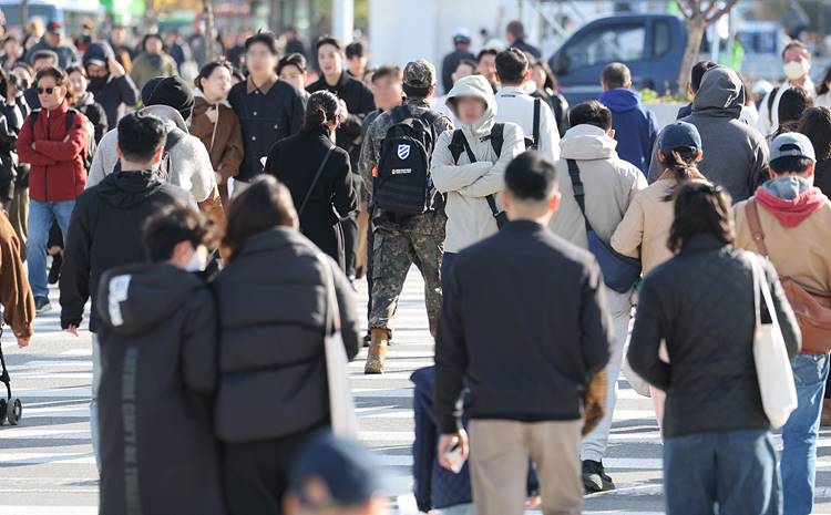 서울, 가을 첫 한파특보… 월요일 출근길 영하 4도 ‘꽁꽁’