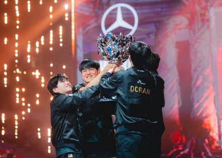 으라차차… ‘소환사의 컵’