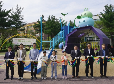 ‘용사들’ 애정 듬뿍 ‘단풍잎 놀이터’ 2호 상받았다