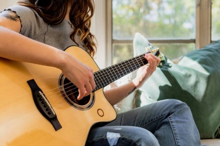 야마하, 감성과 기술 더한 신형 트랜스어쿠스틱 기타 ‘TAS3C’ 공개