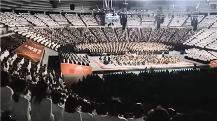 왜 한국과 일본은 12월마다 ‘베토벤 심포니 9번 합창곡’의 포로가 되었나