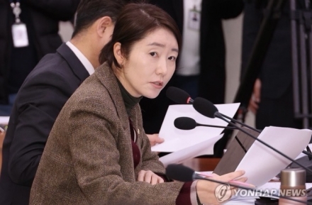 강선우  , 민주당 탈당 선언…“당과 당원께 부담, 수사에도 협조”