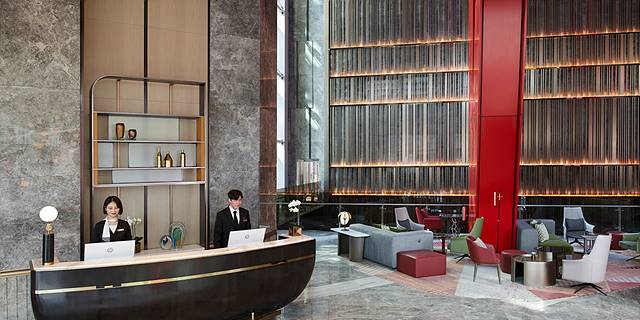 투숙 2주 전에 “수영장 공사한다"라고 공지한 5성급 호텔