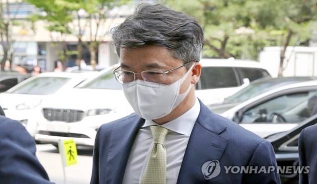 60억 원 배임·횡령’ 박현종 전 bhc 회장, 공판 앞두고 ‘전관 초호화 변호인단’ 논란