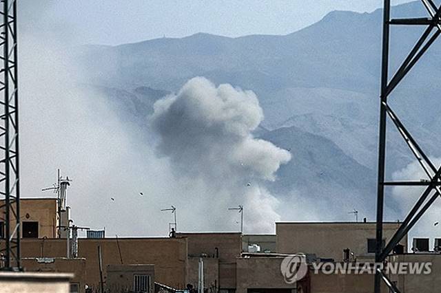 트럼프, “이란 핵·미사일 제거가 1차”…체제 전복까지 겨냥