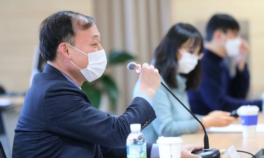 의사면허 규제에 반발한 의협 '백신접종 거부카드 만지작'