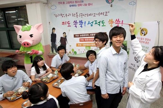 밥 먹는 시간마저 아까운 탓인지, 고교생 40% 식사 ‘과속’
