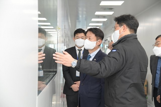 김강립 식약처장, 국내 mRNA 백신 개발 논의