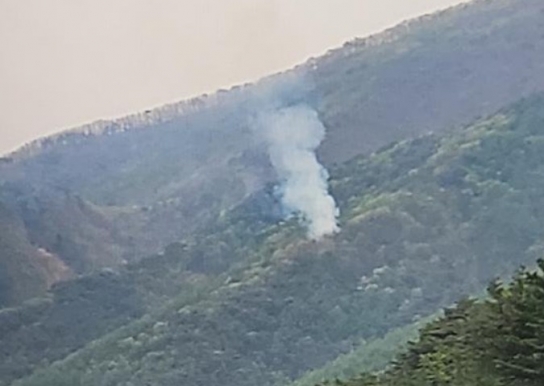 강원 영월서 산불...헬기 동원 진화 나서