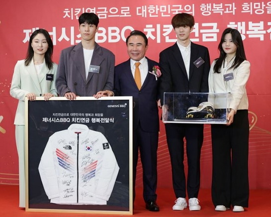 '고통분담' 치킨값 안 올리겠다던 BBQ 4개월 만에 '항복'