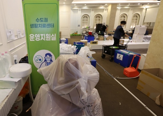 확진자 ‘7일 격리’ 해제 시기상조?…국민 여론 ‘반반’