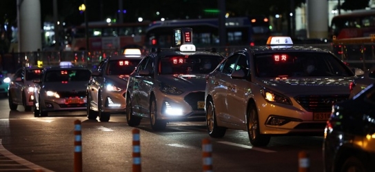서울시, 택시 '기본요금 인상·심야할증 확대' 검토