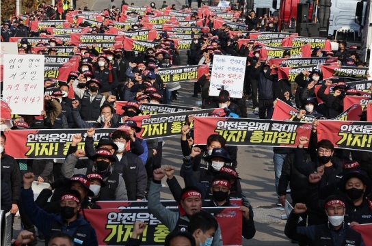 화물연대 총파업으로 물류 피해 늘자 정부 '업무개시명령' 검토