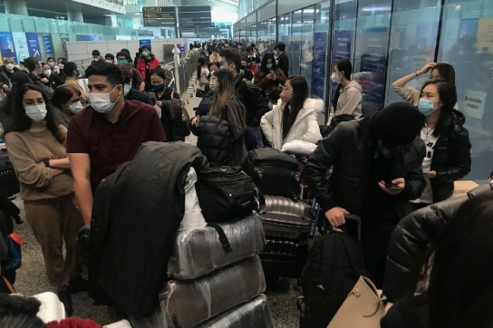 중국 코로나19 폭증 사태에 각국 입국 규제 강화