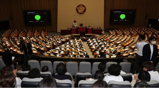 국회 통과한 간호법...대통령 거부권 놓고 찬반 과열