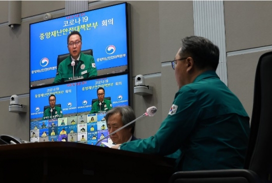 코로나19 격리 '7일 의무'→'5일 권고'...내달 1일부터