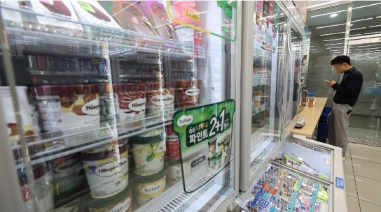 여름철 앞두고 편의점 먹거리 또 인상...죠스바·돼지바 등 25% 인상