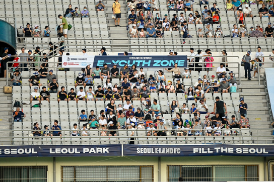 이랜드재단, 가정 밖 청소년에게 축구를 통한 나눔 지원