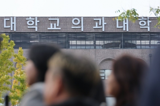 정부 對 의사단체 '극한 대립'...의대 정원 확대될까?