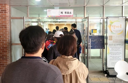 22대 총선 투표율 낮 12시 현재 18.5%…지난 총선보다 0.7%p↓