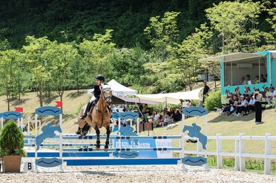 말과 함께, 경품의 행운까지 ‘KRA컵 아시아 주니어 승마대회’