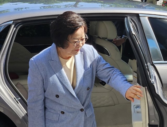 송영숙 한미그룹 회장 "경영일선 퇴진…전문경영인 체제로"