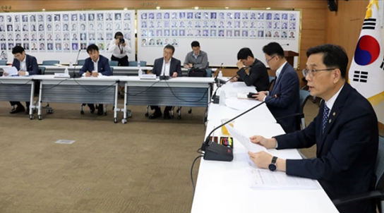 외식 프랜차이즈 가격 인상 속 정부 자제 요청