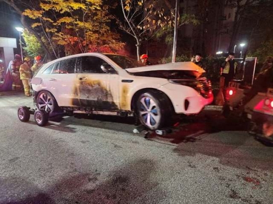 충남 아산  벤츠 전기차 화재…이번엔 LG엔솔?