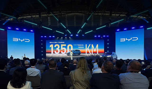 BYD 씰 6 DM-I 투어링 유럽 최초 공개@IAA 모빌리티 2025 (1).jpg