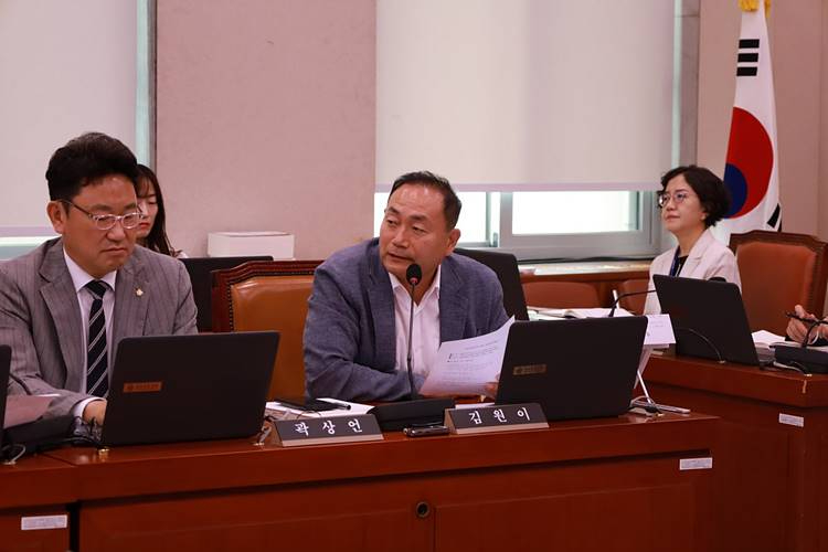 김원이_의원_질의_사진.jpg