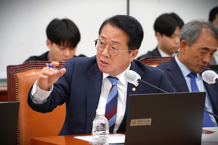 2025_국정감사_문금주_의원_질의사진(1).jpg