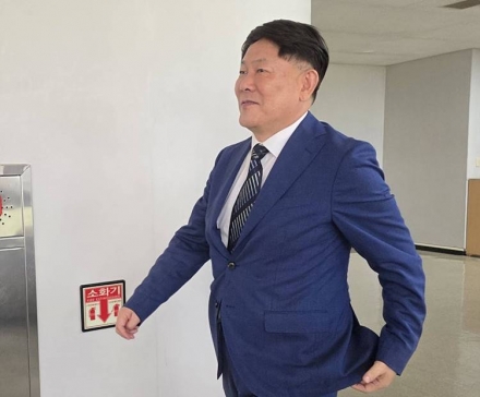 탈세 혐의 김정규 타이어뱅크 회장, 2심서 징역 3년 법정구속