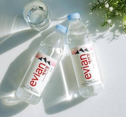 프랑스 ‘Water-gate’ 스캔들…에비앙 신뢰 위기, 롯데칠성엔 직격탄