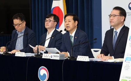 내년 예산 25조 증액…與 “성장률 0.3%p 제고” vs 野 “빚잔치 청구서”