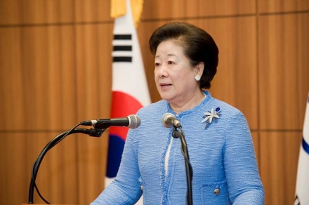한학자 “정치적 청탁 · 금전 거래 지시한 적 없다”